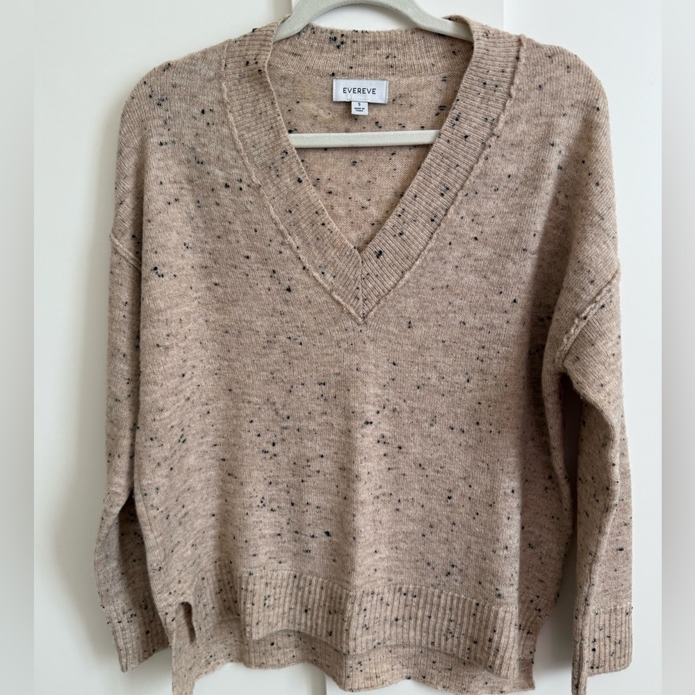 Evereve Harlow V-Neck Speckled Sweater Relaxed Lightweight Knit - Picture 2 of 5